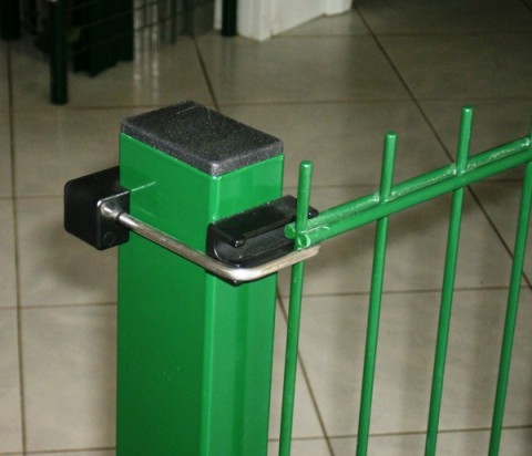 Plotový stĺpik BRAVO 40/60/2600 mm bez dier poplastovaný vo farbe zelenej RAL 6005