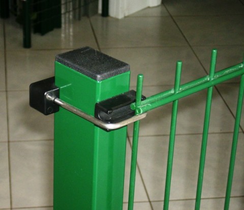 Plotový stĺpik BRAVO 40/60/2600 mm bez dier poplastovaný vo farbe zelenej RAL 6005